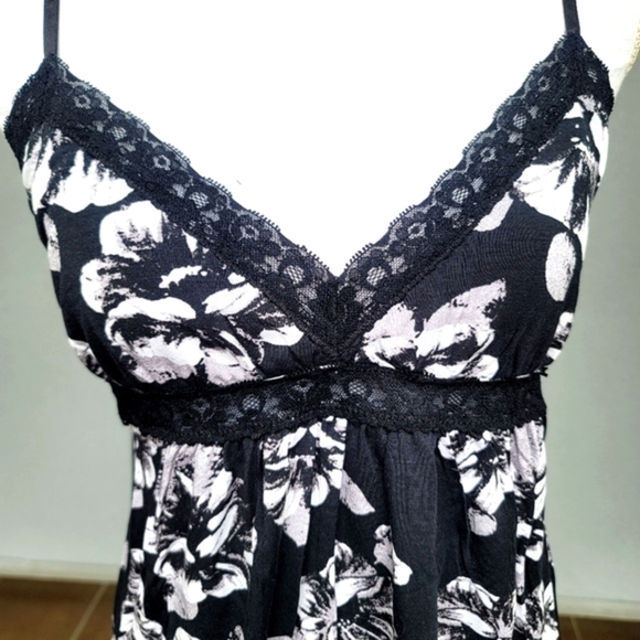 PJ Salvage ✦ Royal Romance Camisole ✦ Floral Lace V-Neck Adjustable Straps S NWT - Picture 4 of 13